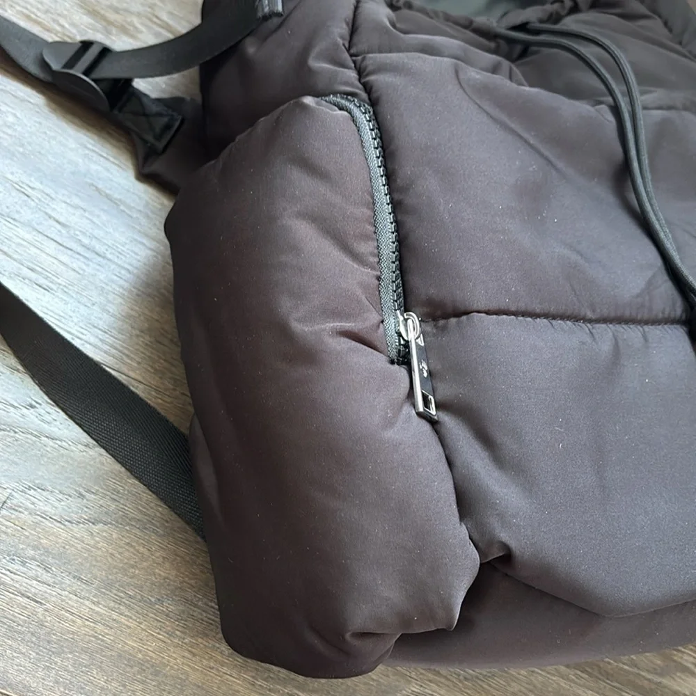 Bearpaw Puffer Flap Top Snap & bungee pull,side zip pockets,padded laptop sleeve